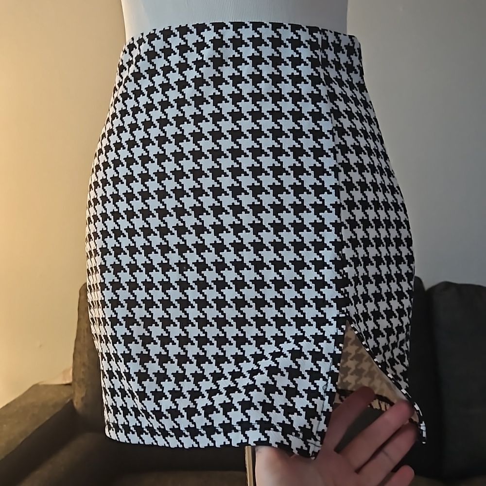Houndstooth mini skirt